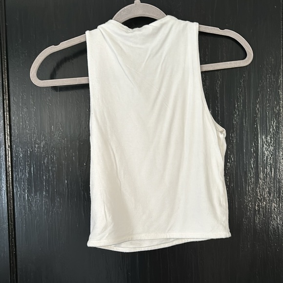 white tanktop - Picture 2 of 3
